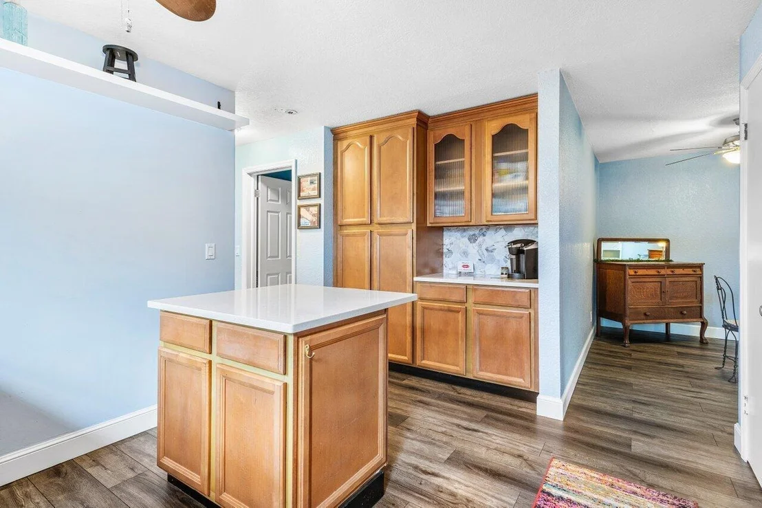 Photo of 403 W Whitney Drive