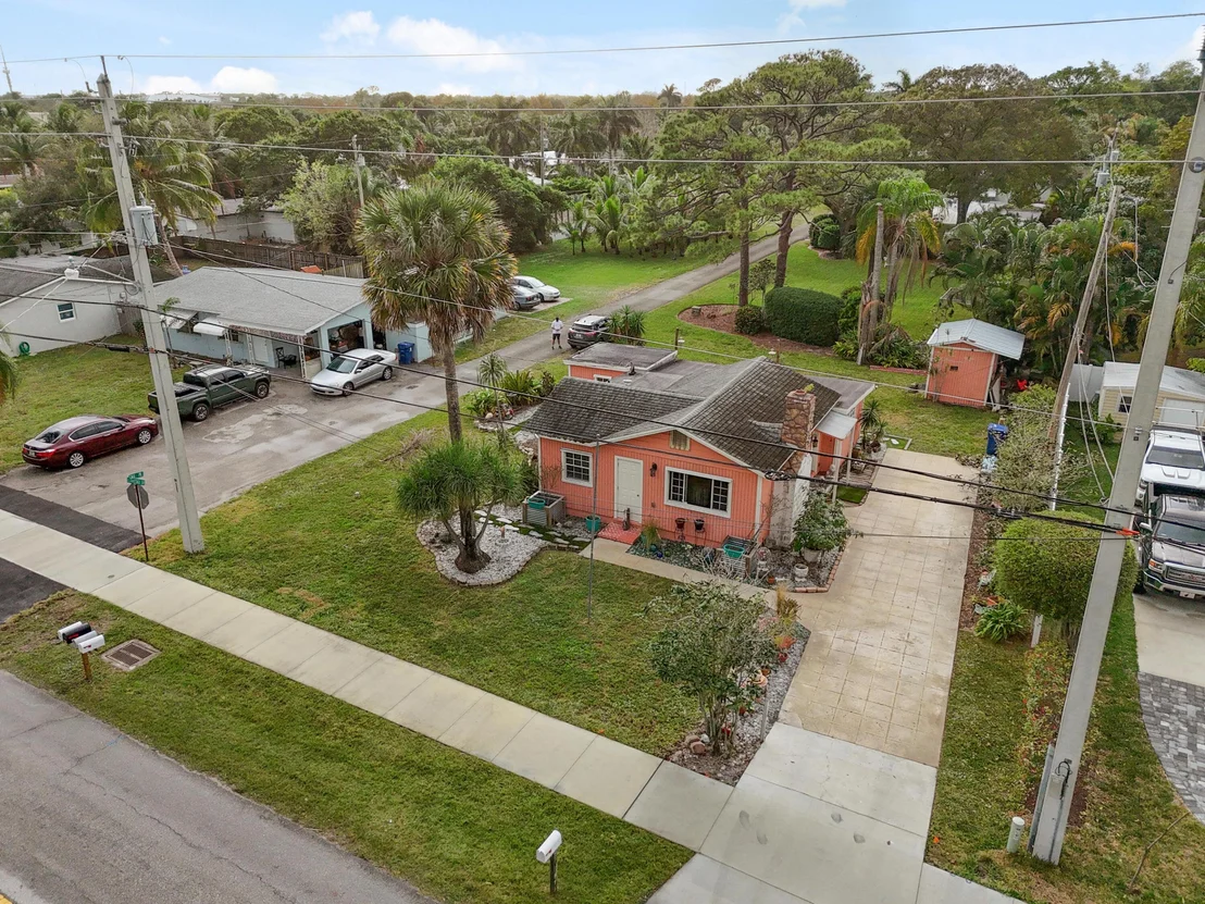 Photo of 302 N Loxahatchee Drive