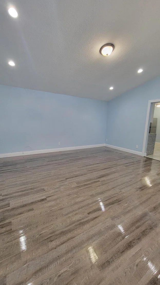 Photo of 1096 Manor Drive
