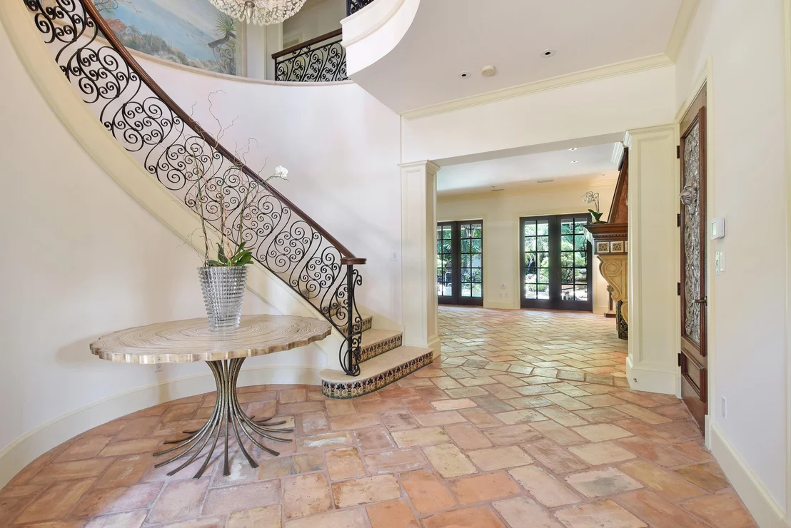 Photo of 200 Esplanade Way