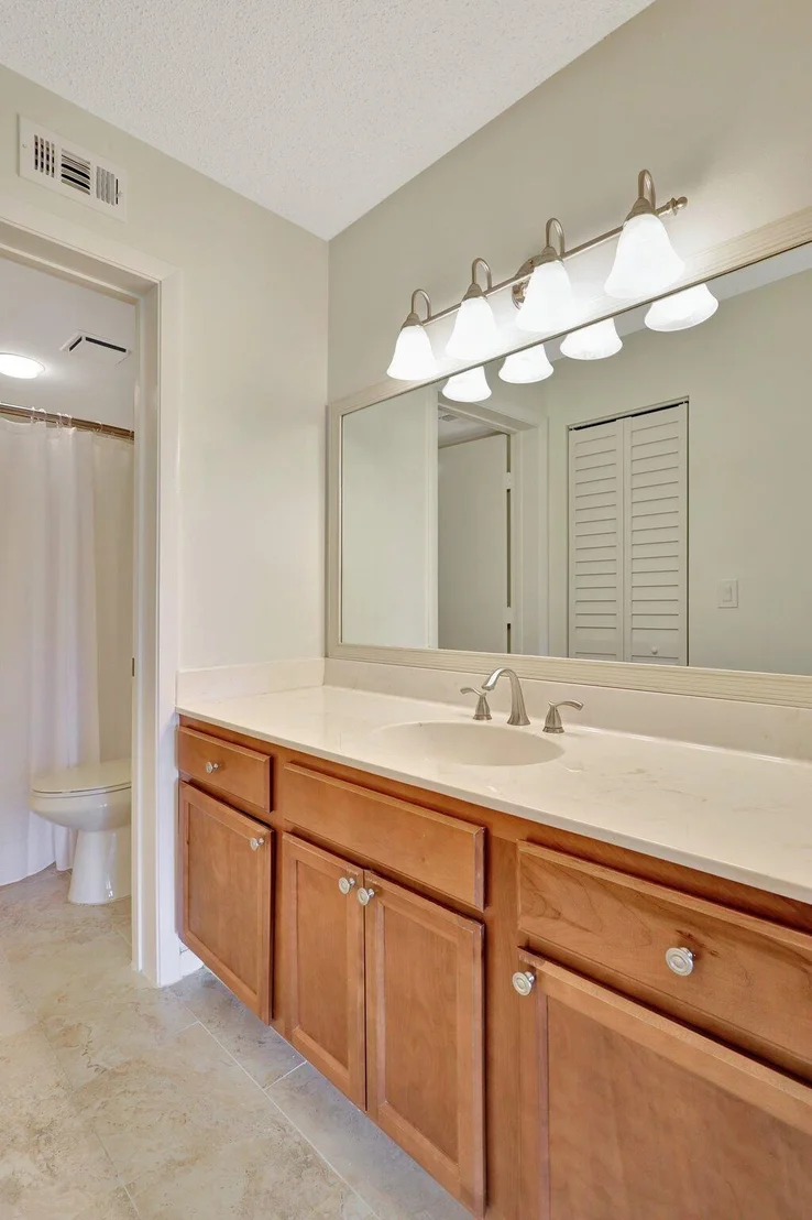 Photo of Unit C at 801 Pinecrest Circle