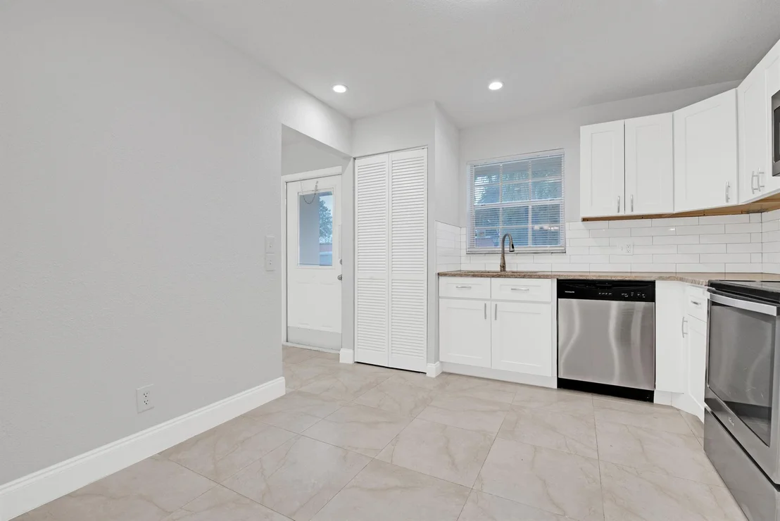 Photo of 891 Worcester Lane