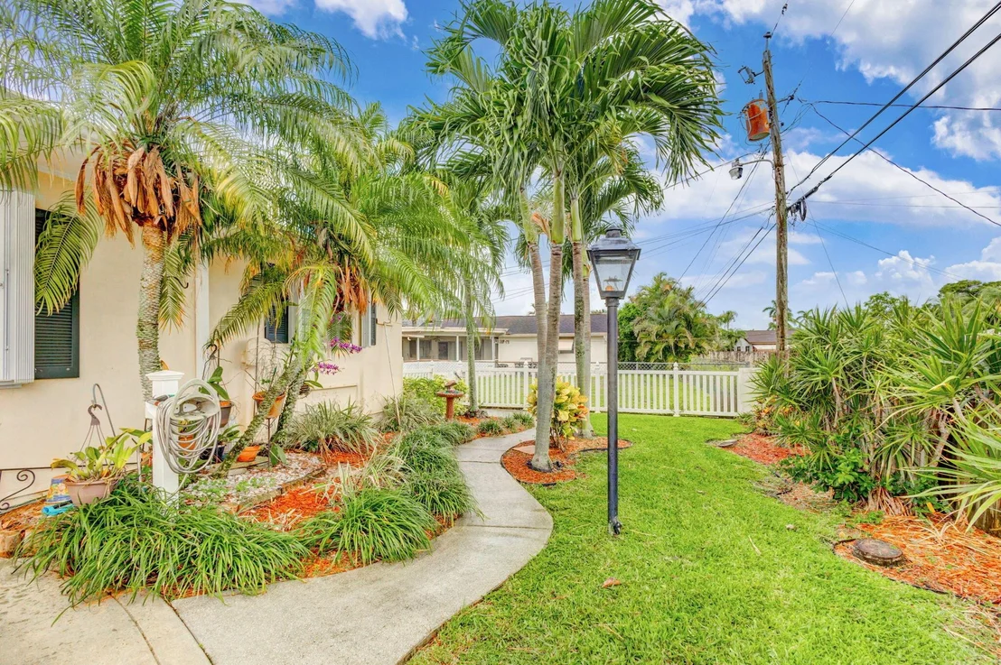 Photo of 86 W Coconut Drive