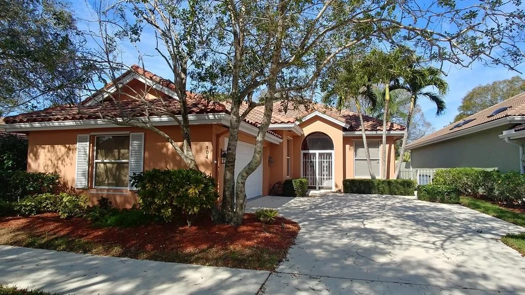 Photo of 104 S Hampton Drive