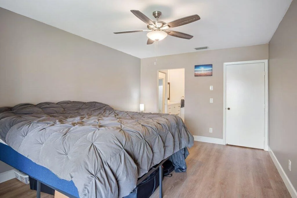 Photo of Unit B at 1402 Pinecrest Circle