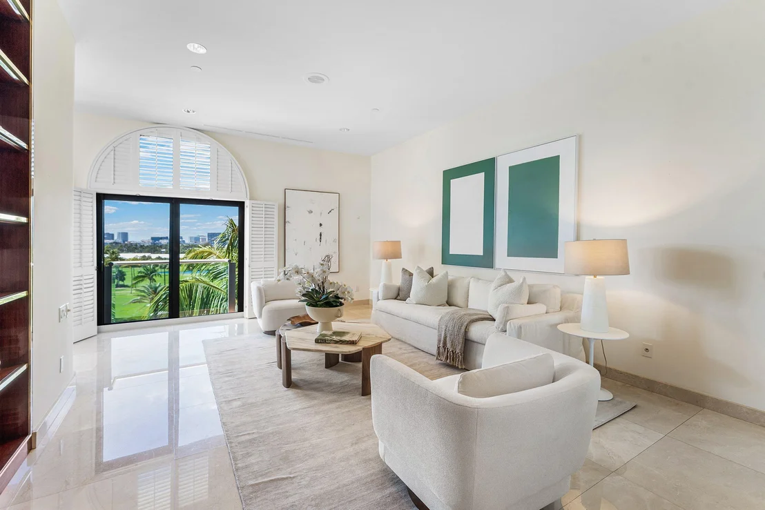 Photo of Unit NPH4 at 2 N Breakers Row Row