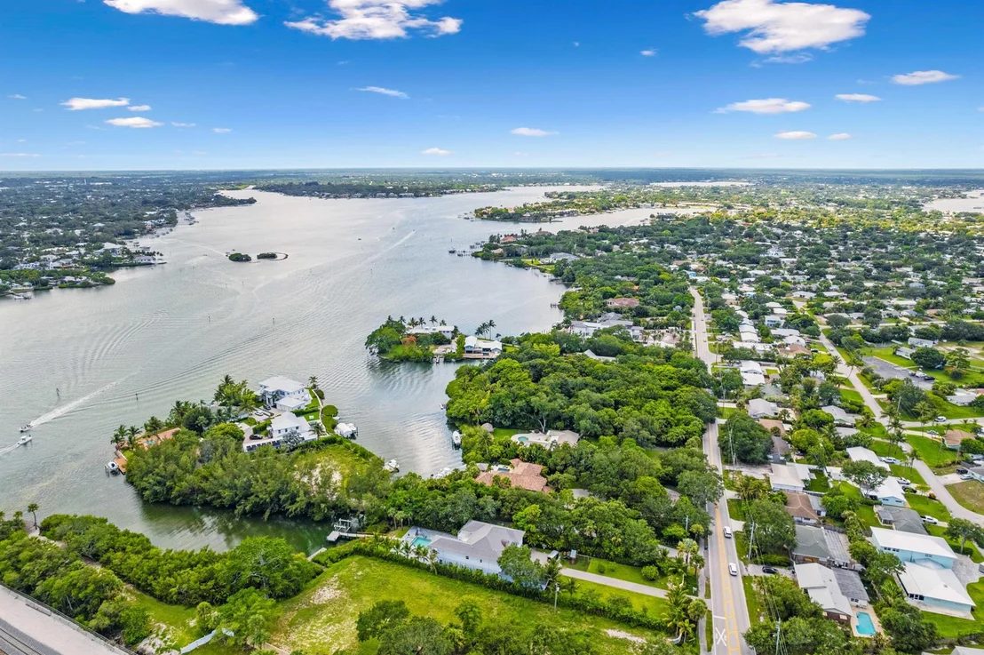 Photo of 202 E Riverside Drive