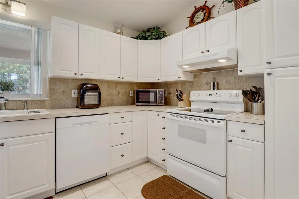Photo of 4815 Dolphin Drive