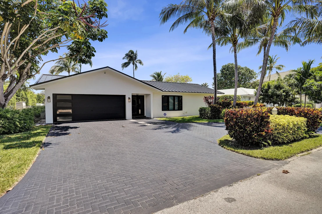 Photo of 933 Banyan Drive
