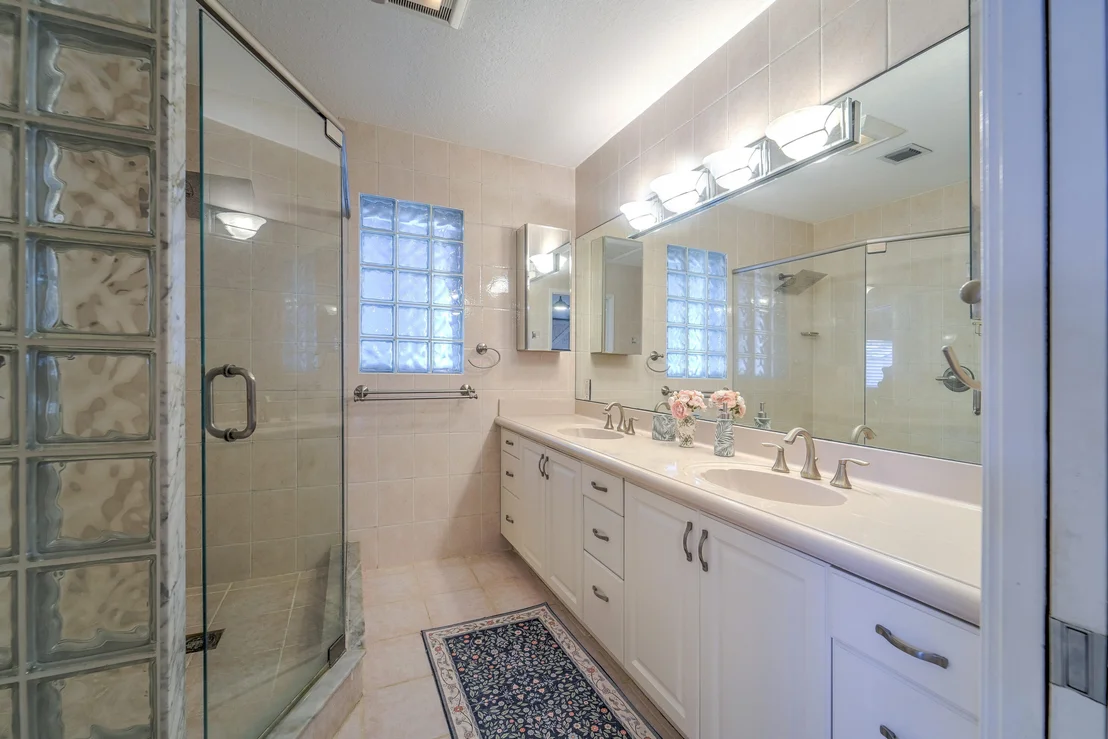 Photo of 270 SE 3rd Avenue