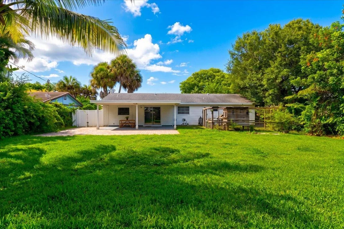 Photo of 583 NW 12th Terrace