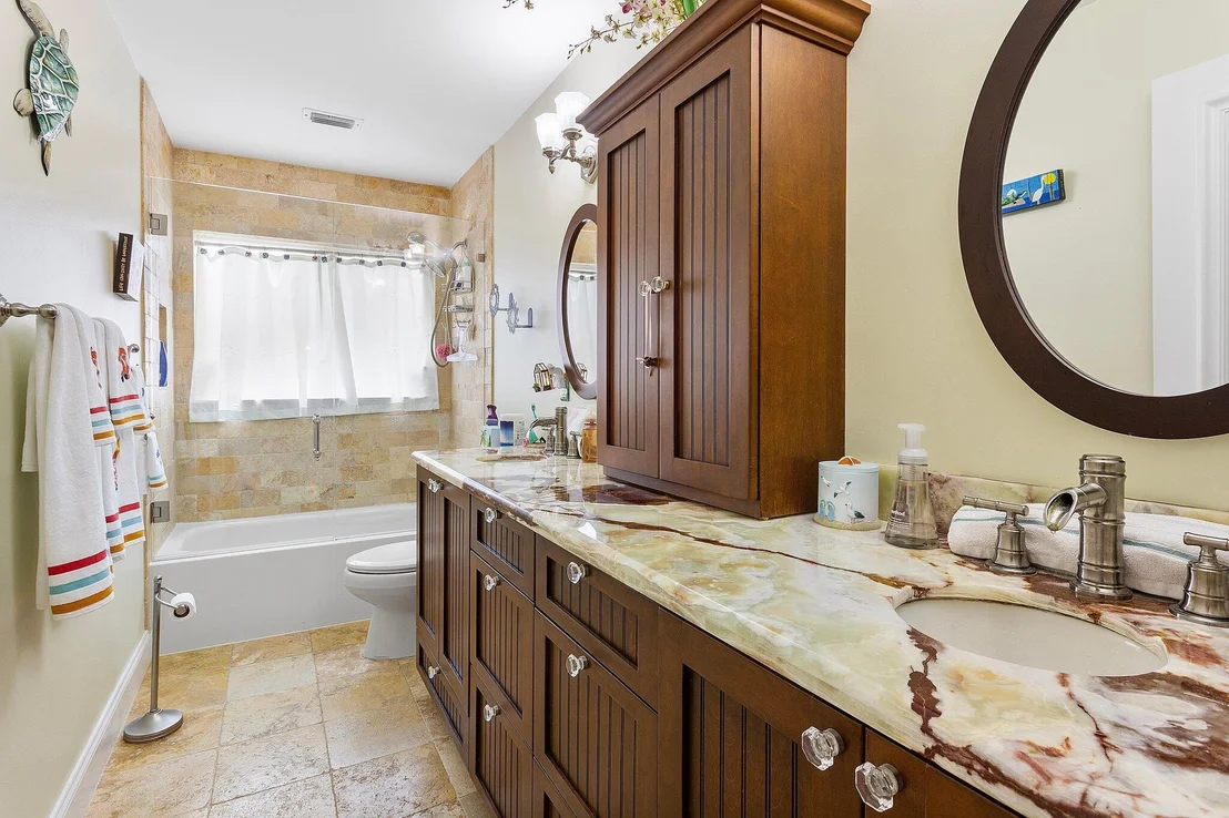 Photo of 9776 Sun Pointe Drive