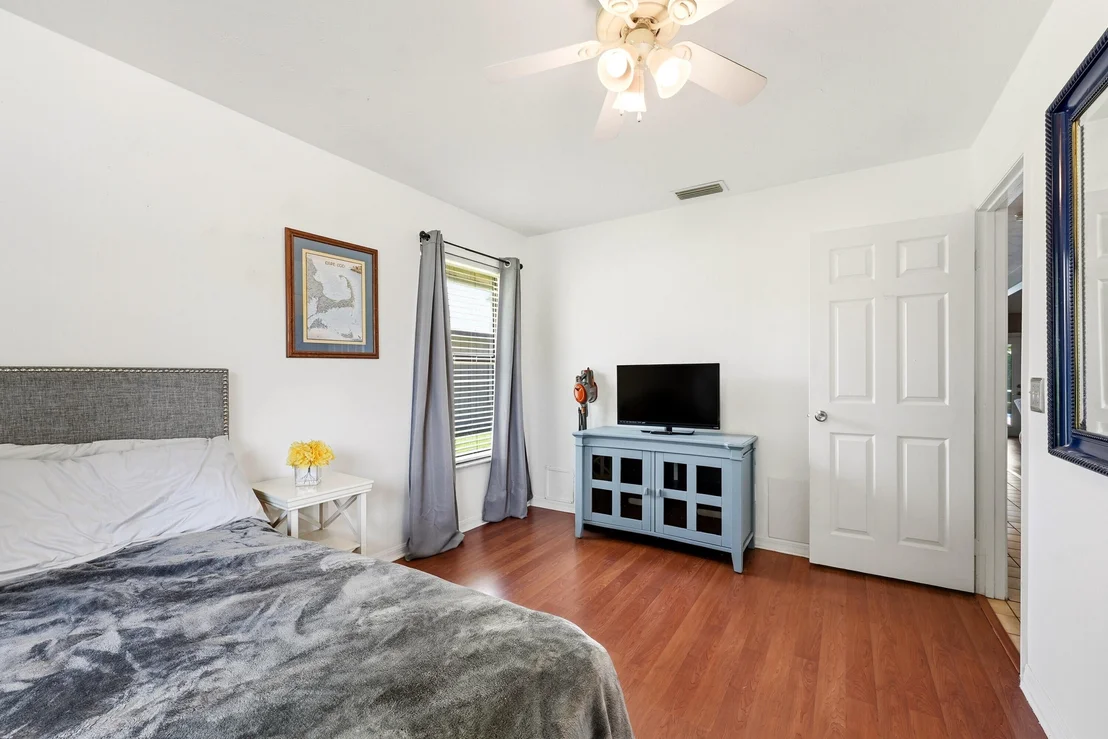 Photo of 724 24th Square