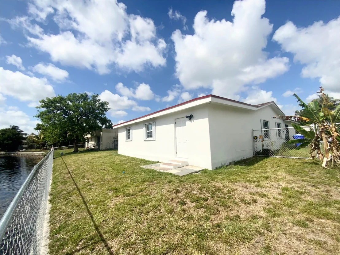 Photo of 1104 Pinehurst