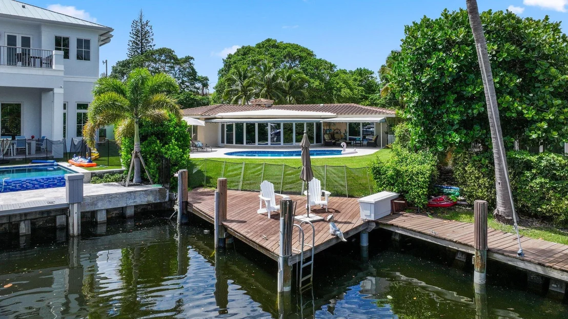 Photo of 910 Banyan Drive