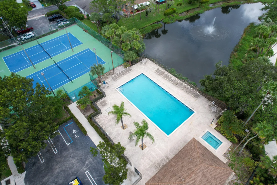 Photo of 1015 Fairfax Circle W