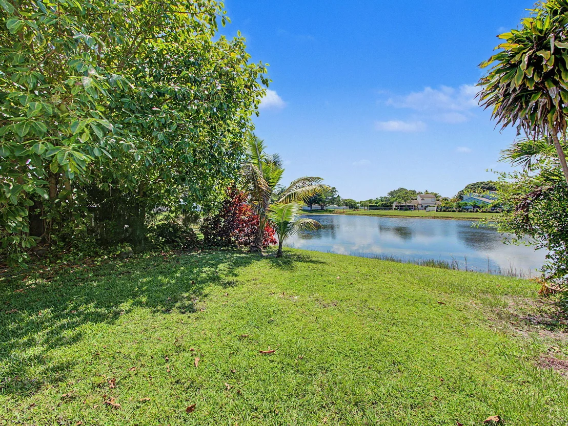 Photo of 4675 Lakeside Circle