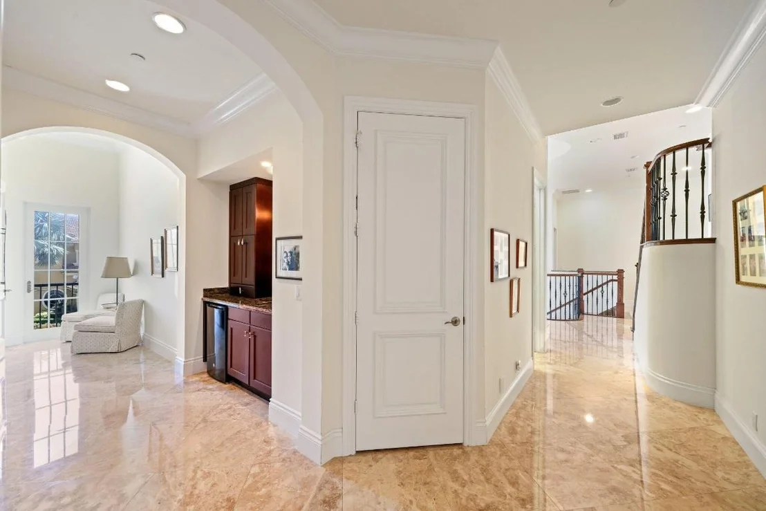 Photo of 932 Banyan Drive