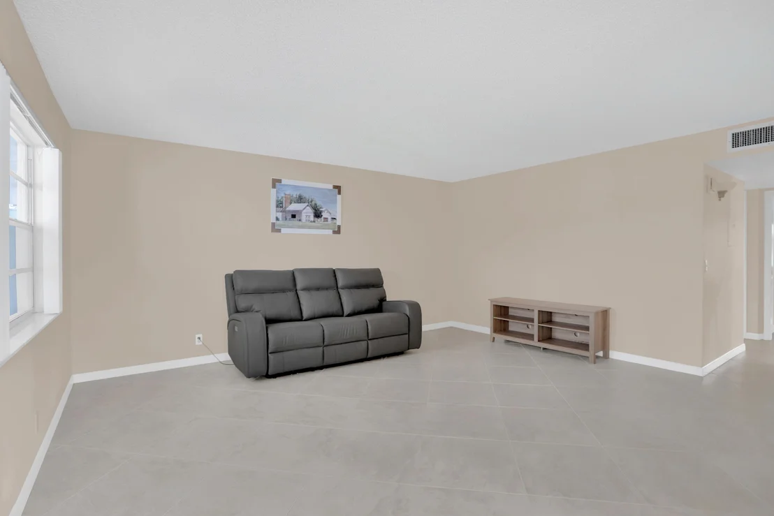 Photo of Unit 962 at 962 Normandy U