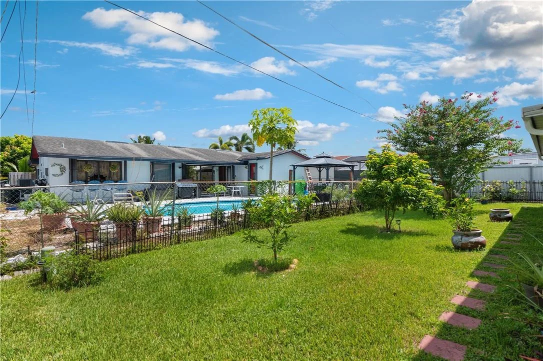 Photo of 10551 Sunset Strip