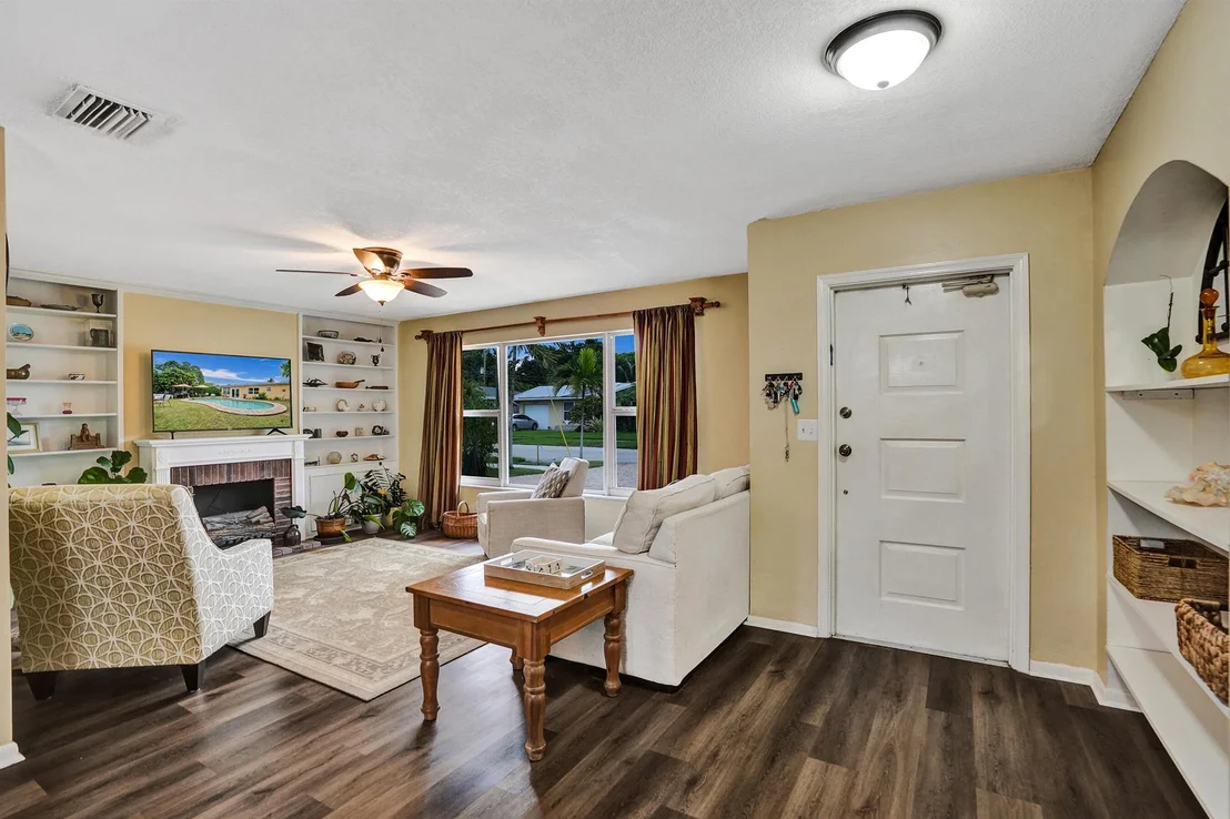 Photo of 607 SE 7th Avenue