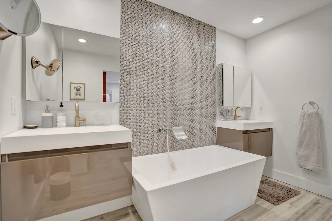Photo of 2111 N Ocean Boulevard