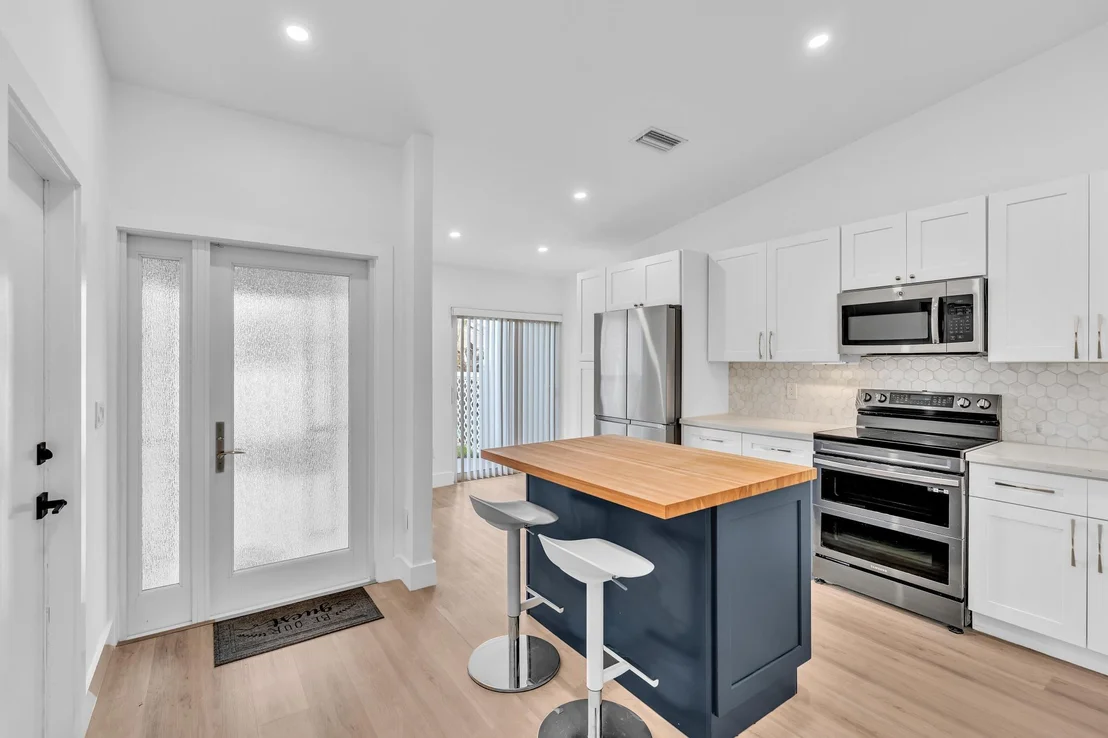 Photo of 6708 Canary Palm Circle