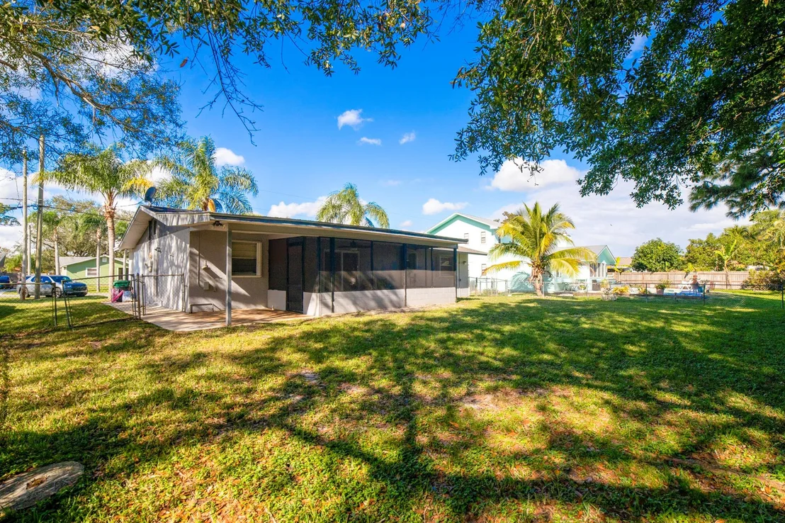 Photo of 6008 Palm Drive