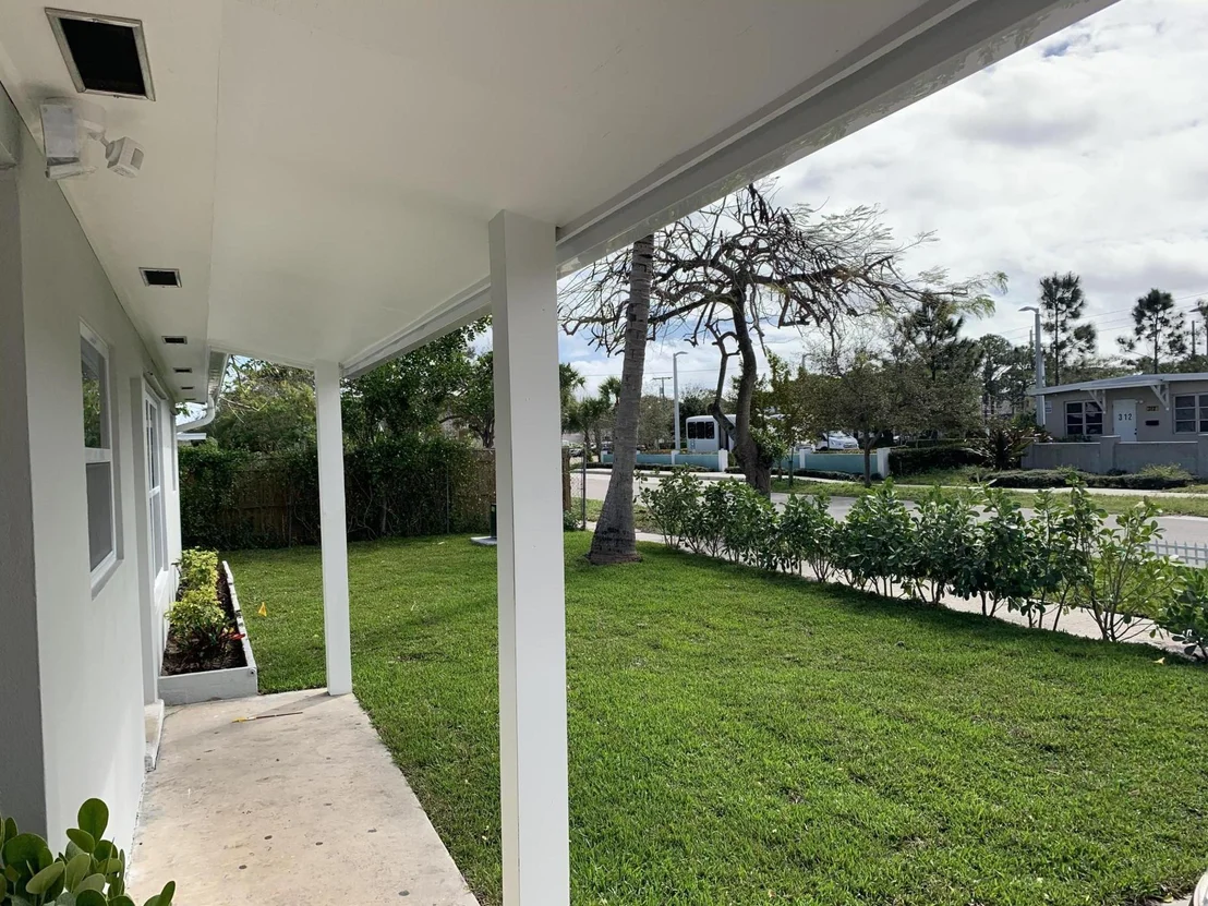 Photo of 319 Hibiscus Street
