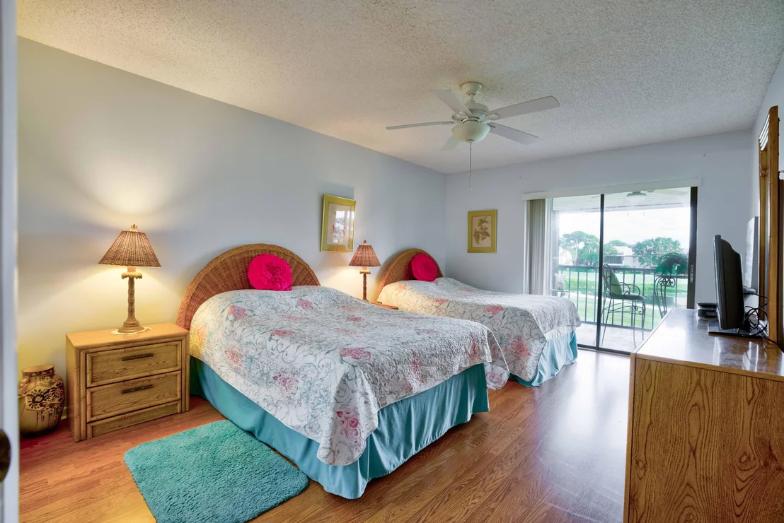 Photo of Unit E at 702 Pinecrest Circle