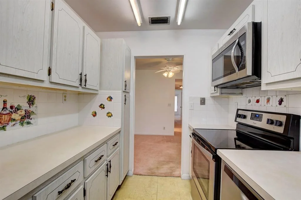 Photo of Unit D at 1160 Circle Drive
