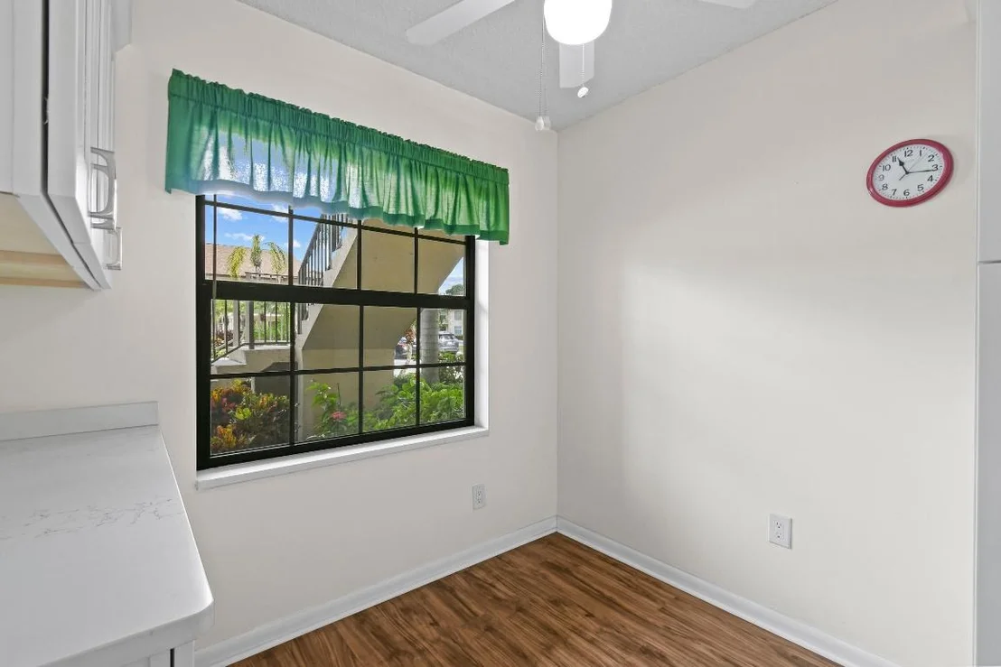 Photo of Unit B at 1001 Pinecrest Circle