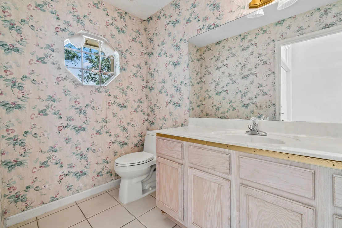 Photo of 18330 Lake Bend