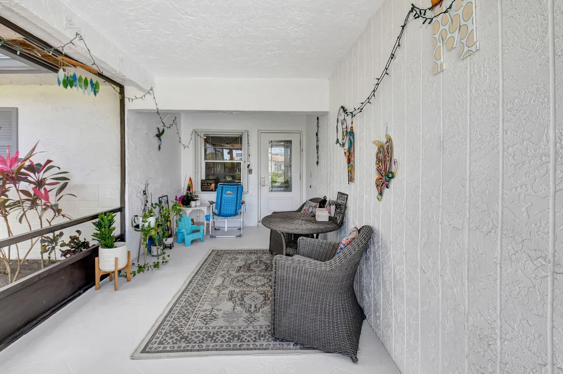 Photo of 6122 Overland Place