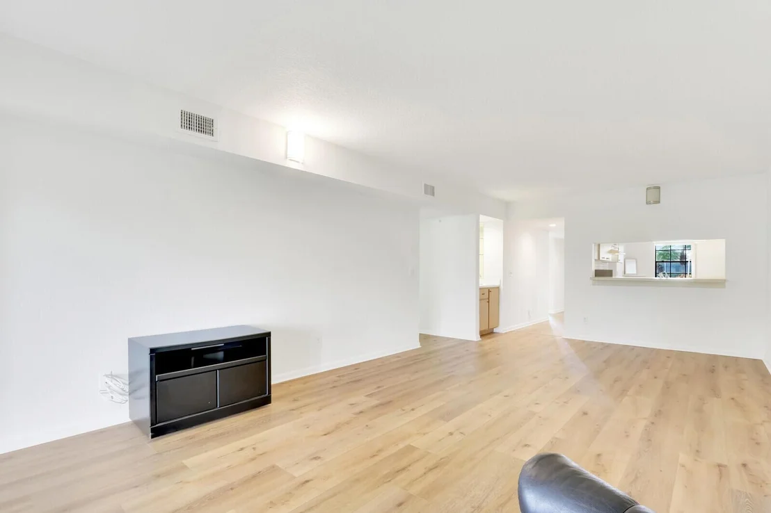 Photo of Unit F at 501 Pinecrest Circle