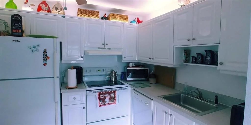 Photo of Unit B at 95 Monaco Boulevard