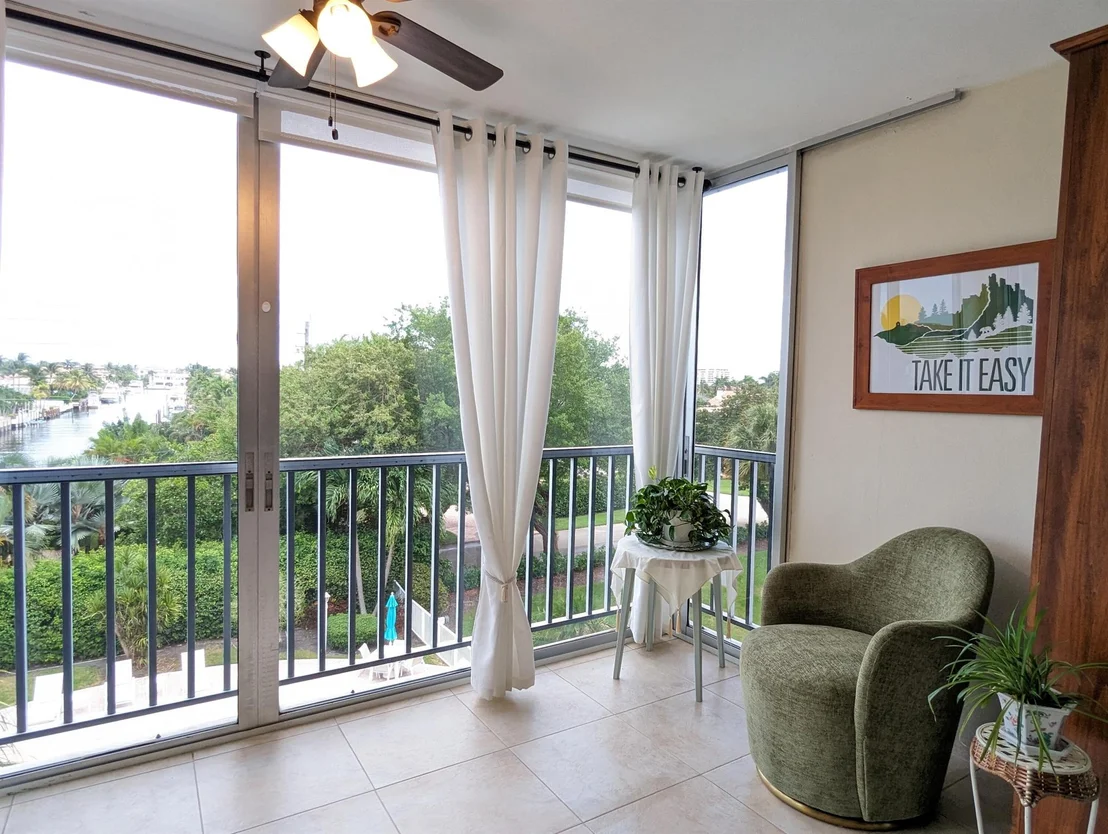 Photo of Unit UNIT405 at 2829 Florida Boulevard