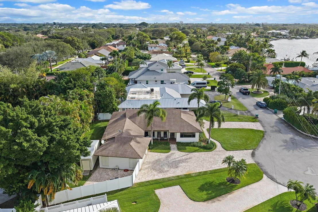 Photo of 348 River Drive