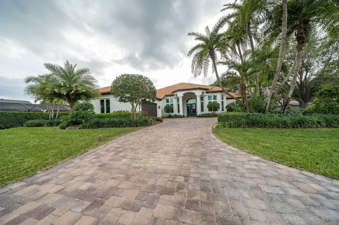 Photo of 1 SE Loggerhead Lane