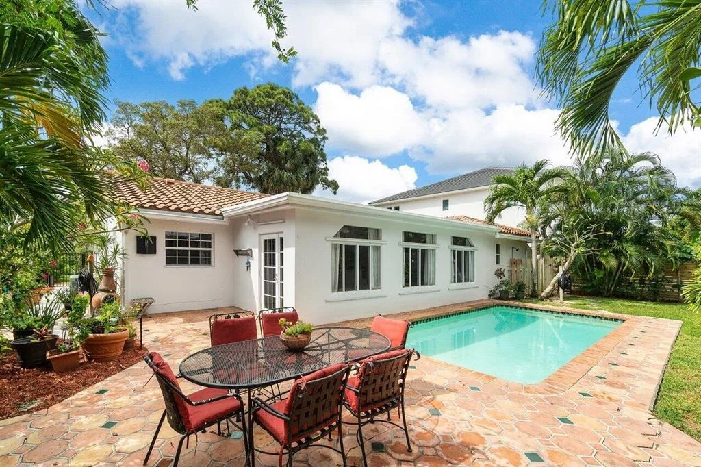Photo of 827 NW 6th Drive