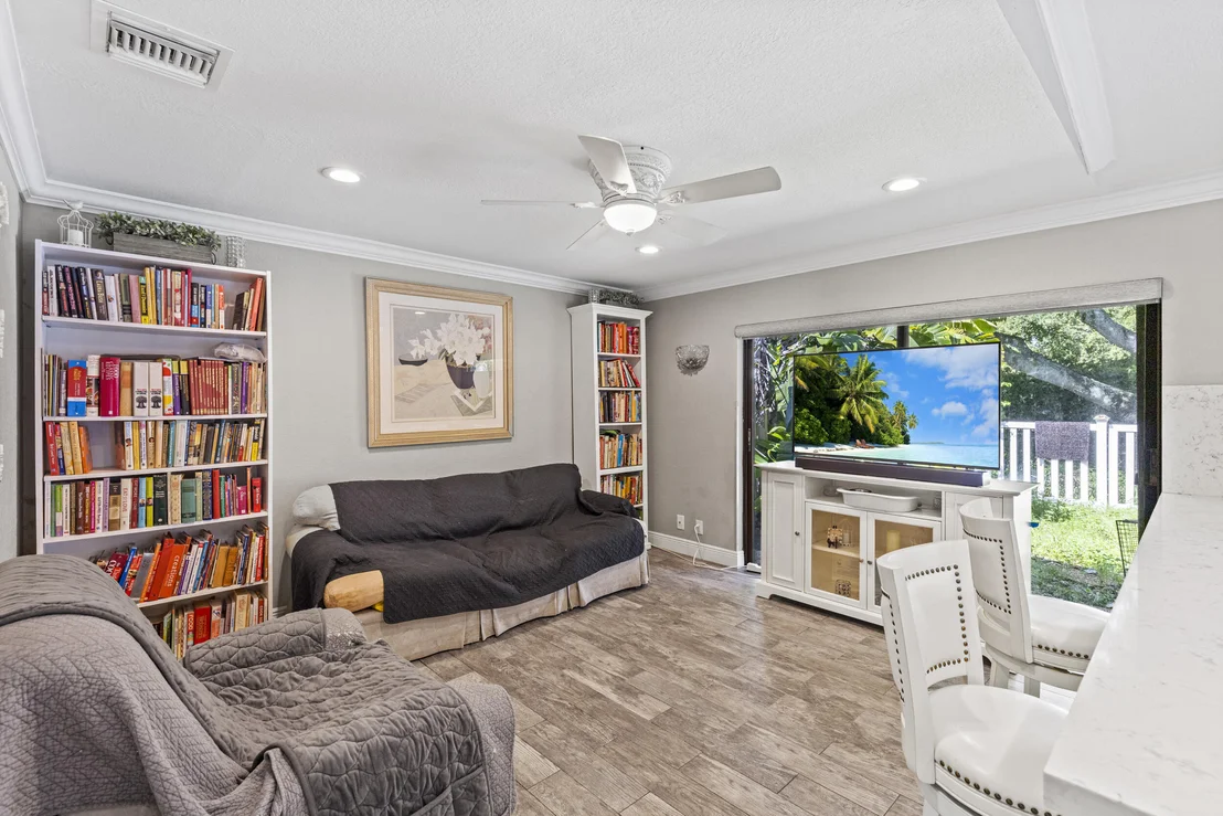 Photo of 21665 Sutters Lane