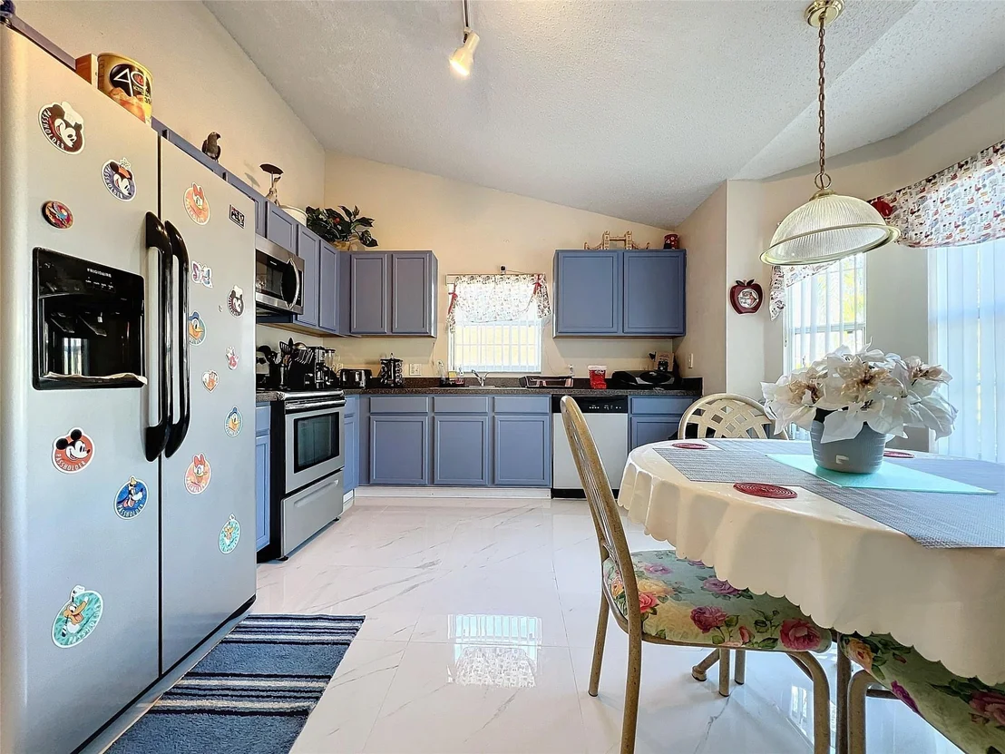 Photo of 204 W Fox Loop