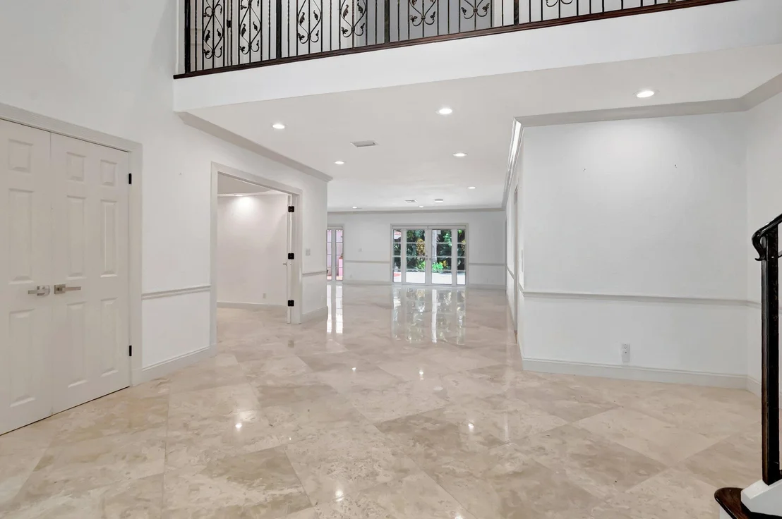 Photo of 930 N Parkside Cir Circle N