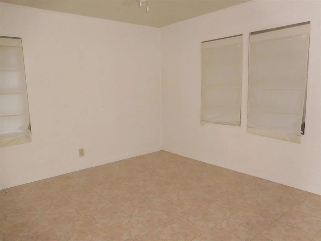 Photo of 830 Colonial Road