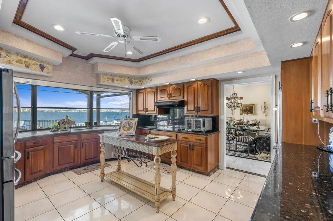 Photo of 1010 Pine Point Road
