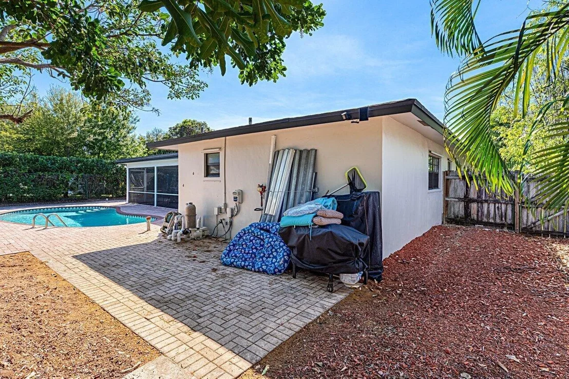 Photo of 641 West Drive