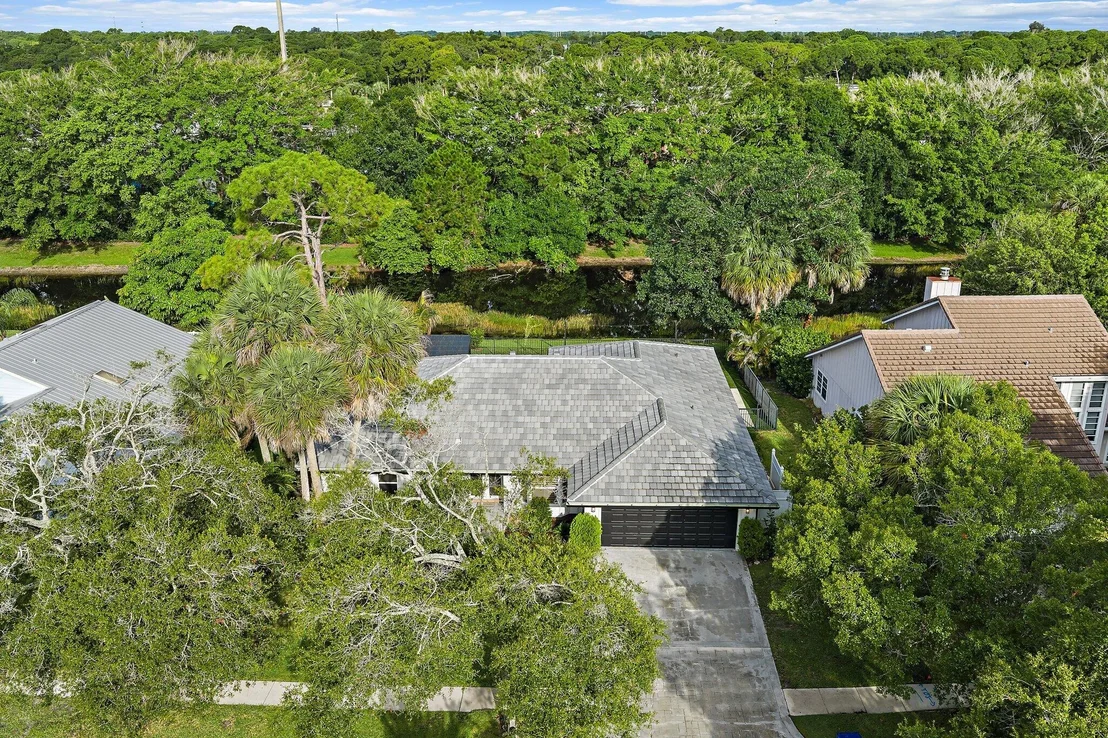 Photo of 18169 Lake Bend Drive
