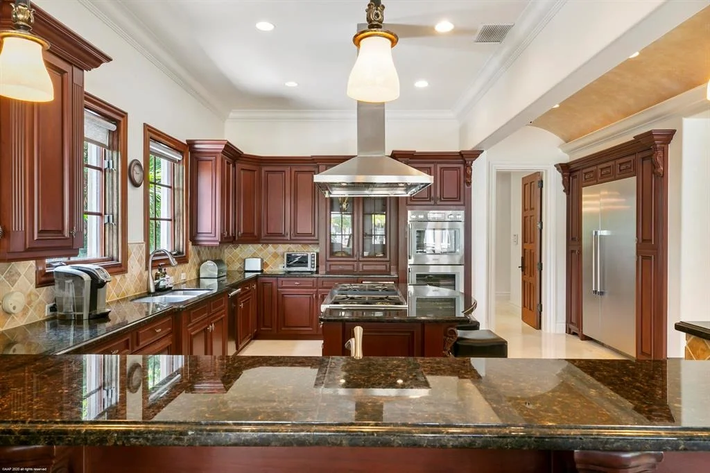 Photo of 701 NE Broadview Drive