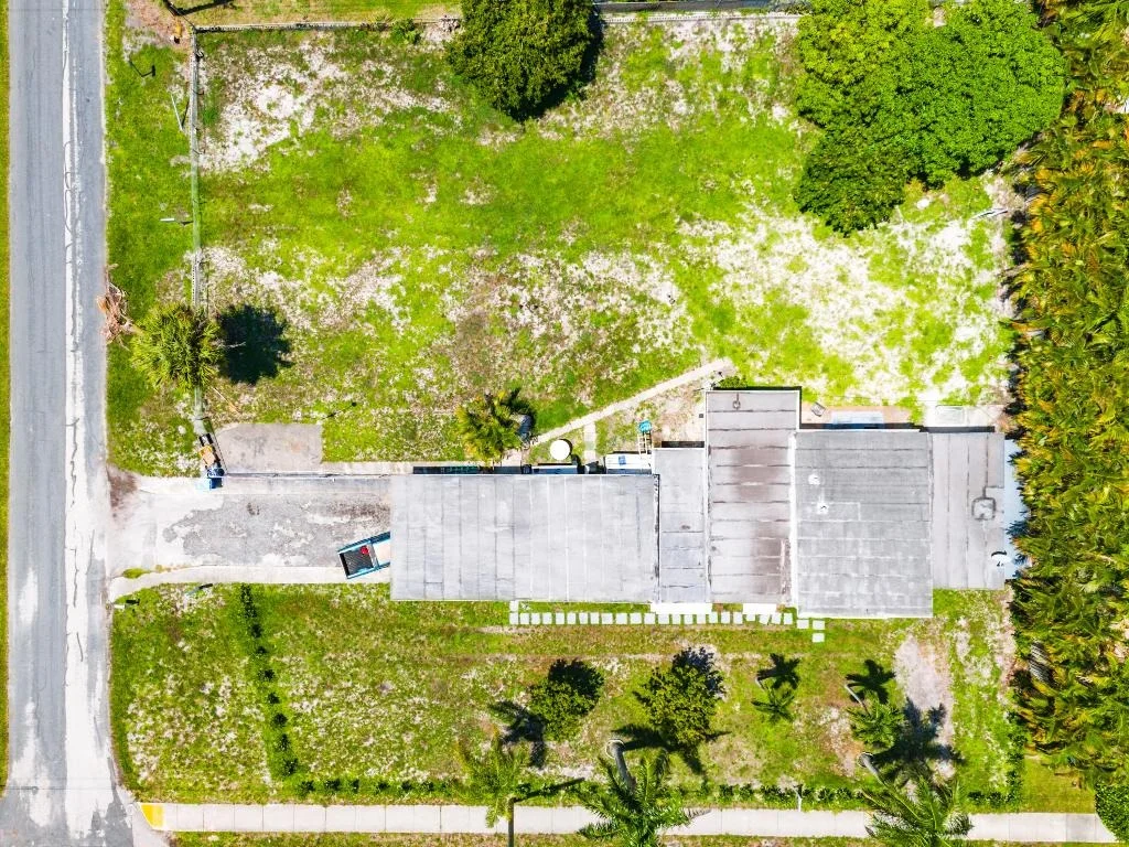 Photo of 335 Gulfstream Boulevard