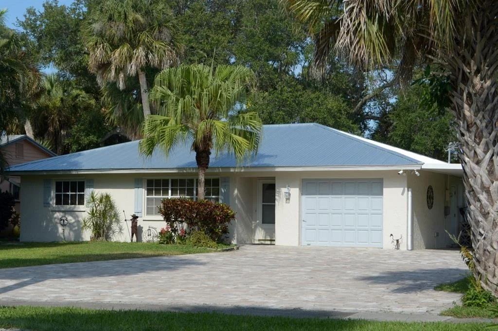 Photo of 1136 SE Saint Lucie Boulevard